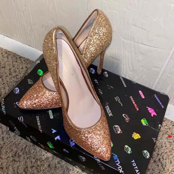 Shoedazzle Shimmer Heels 👠 - Picture 1 of 5